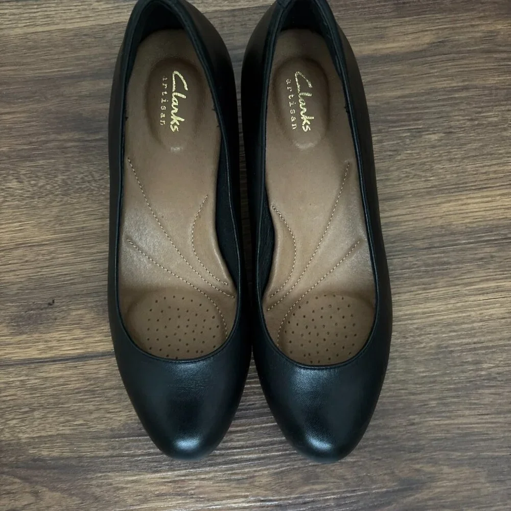 Clarks Heavenly Shine Women's Black Leather Pumps Dress Heels Corporate Chic 8